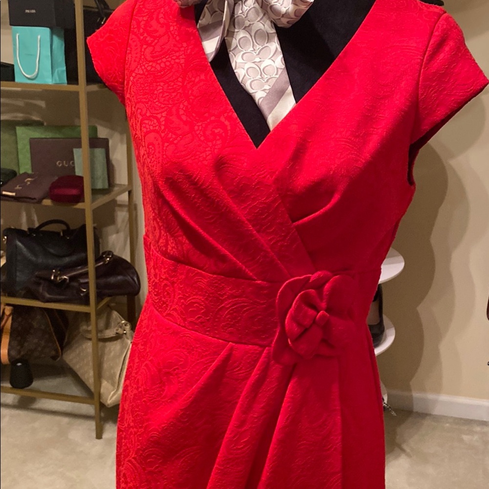 Vibrant Red Ruched Sheath Dress with V-Neck for Cocktail Night Out